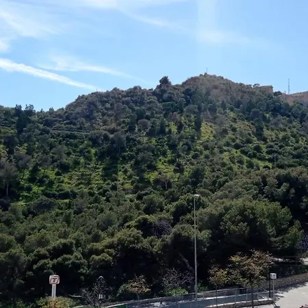 Con Encanto Junto Al Postiguet Y Castillo *